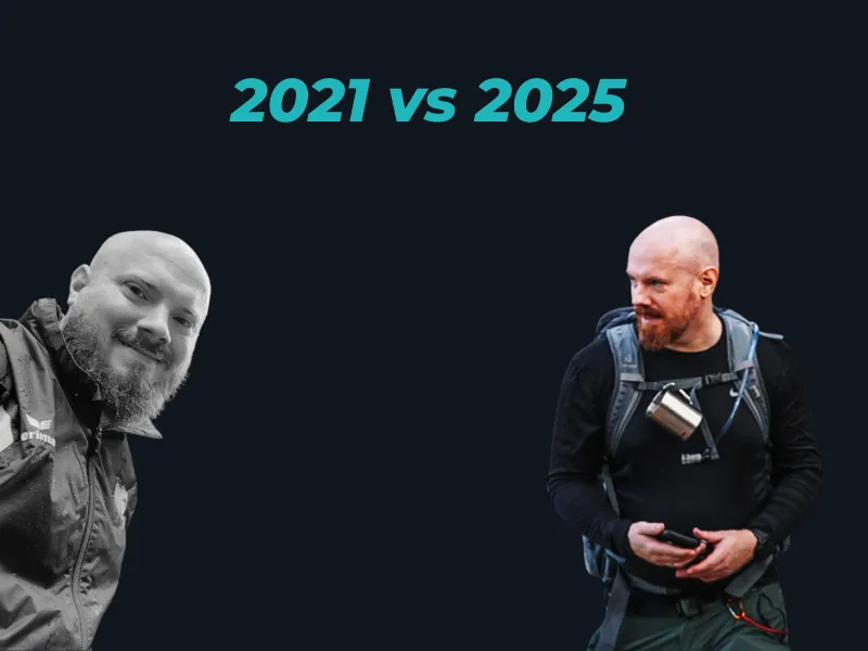 Ein Transformations-Vergleich von Sebastian Weiss mit dem Titel „2021 vs 2025“. Das linke Bild zeigt ihn im Jahr 2021 mit einem deutlich volleren Gesicht und einer kräftigeren Statur in einer Sportjacke. Das rechte Bild von 2025 zeigt den Kontrast: Sebastian wirkt deutlich fitter, athletischer und schmaler im Gesicht, während er in Outdoor-Ausrüstung mit Wanderrucksack unterwegs ist.